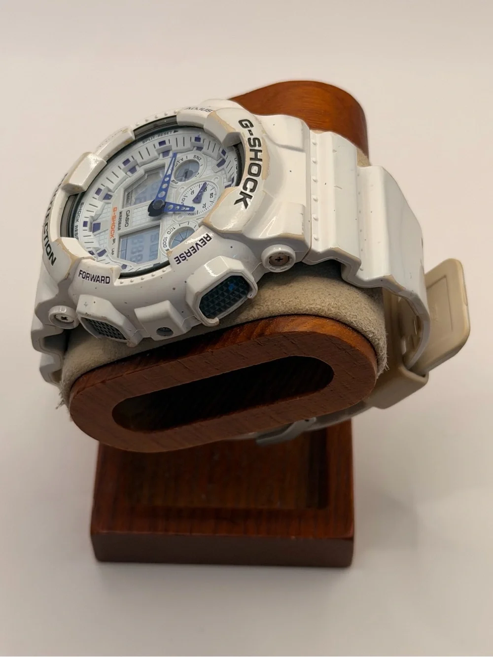 Casio G-Shock GA-100A Digital & Analog. White/blue 44mm, New Batteries